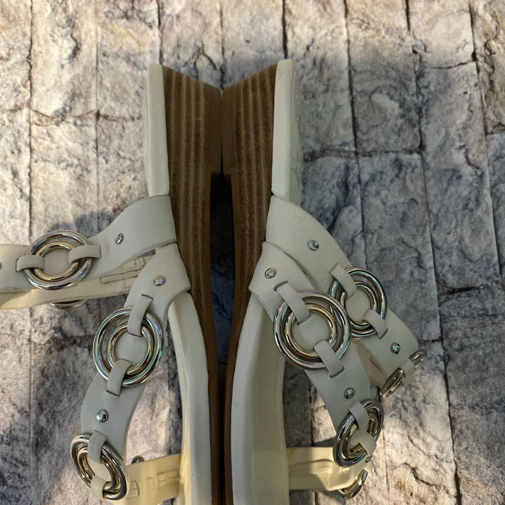 Sz 7- Vince Camuto white sandals - Picture 10 of 12